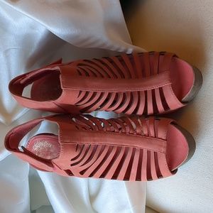 Vince camuto leather coral heels size 6